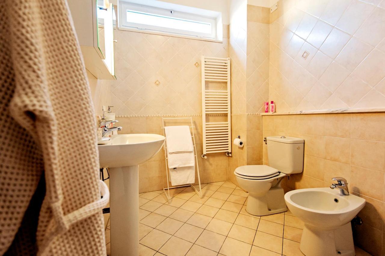 B&B Ai Cipressi Лука Екстериор снимка