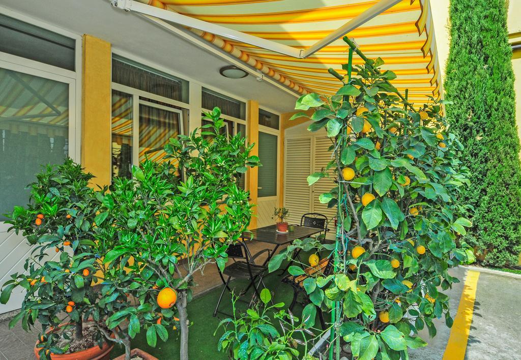 B&B Ai Cipressi Лука Екстериор снимка